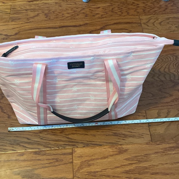 Victoria’s Secret weekender bag duffle bag pink white logo stripes - Picture 5 of 12